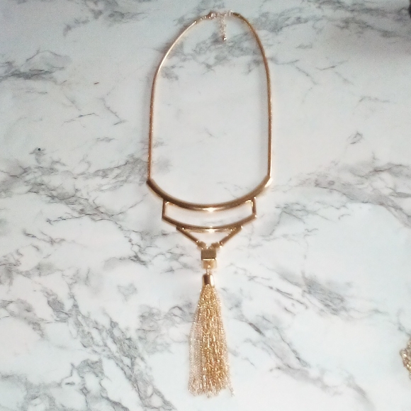 Beautiful Vintage Gold Tone Statement Necklace with Tassel - Picture 2 of 11